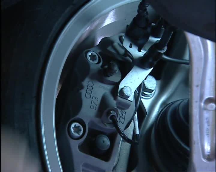奥迪保养视频18车下部检查安装放油螺栓